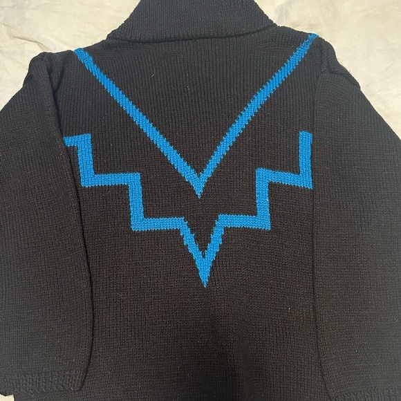 South Wool Hand Knittted Sweater 
Size L (slightly oversized fit for Women’s S) - Picture 2 of 6